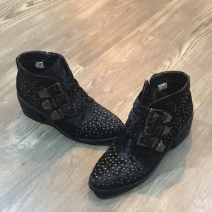 🆕 Studded Black Buckle Velour Booties 🥀